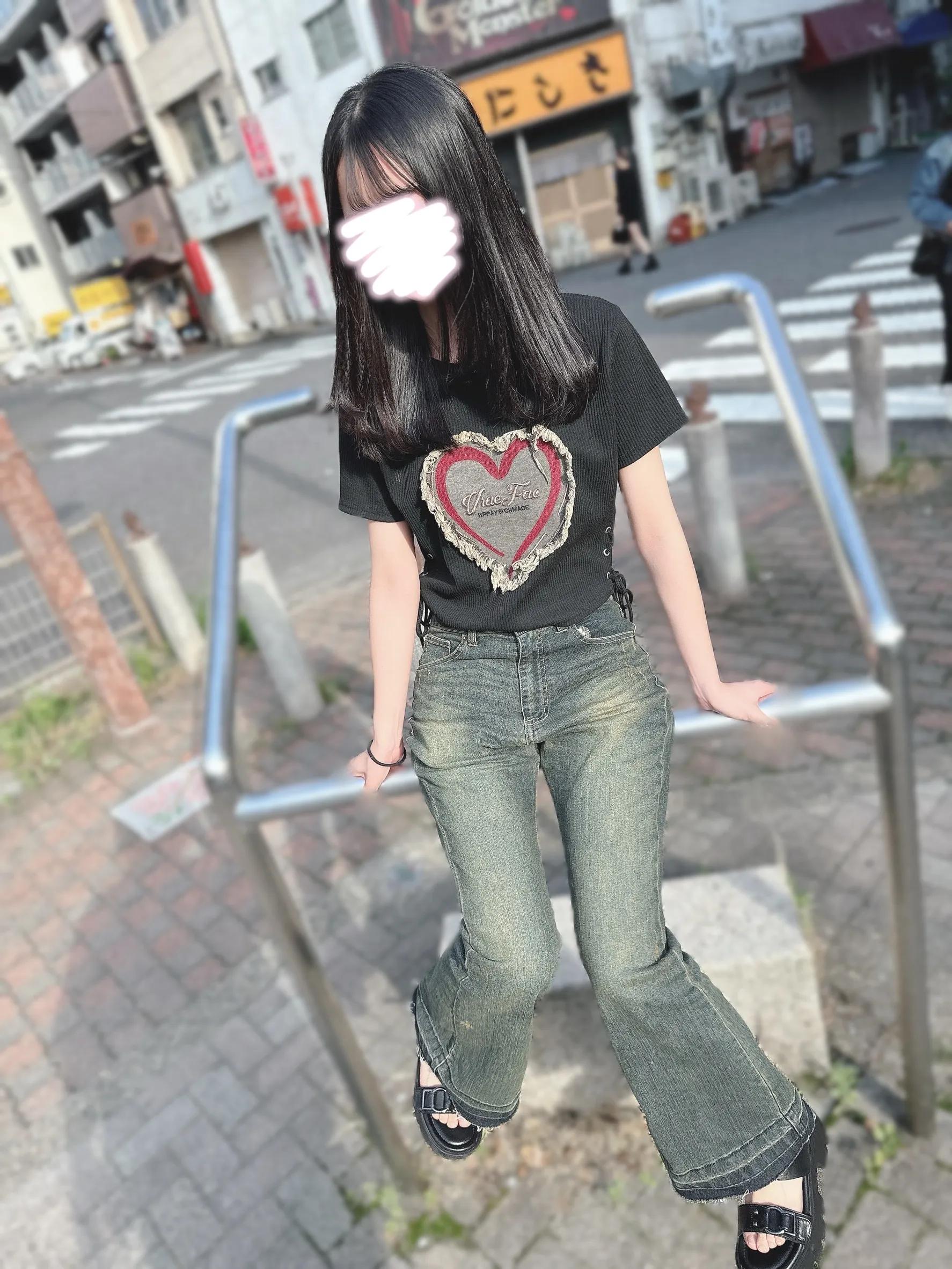 たま『童顔ベビーフェイスのスレンダー美少女』