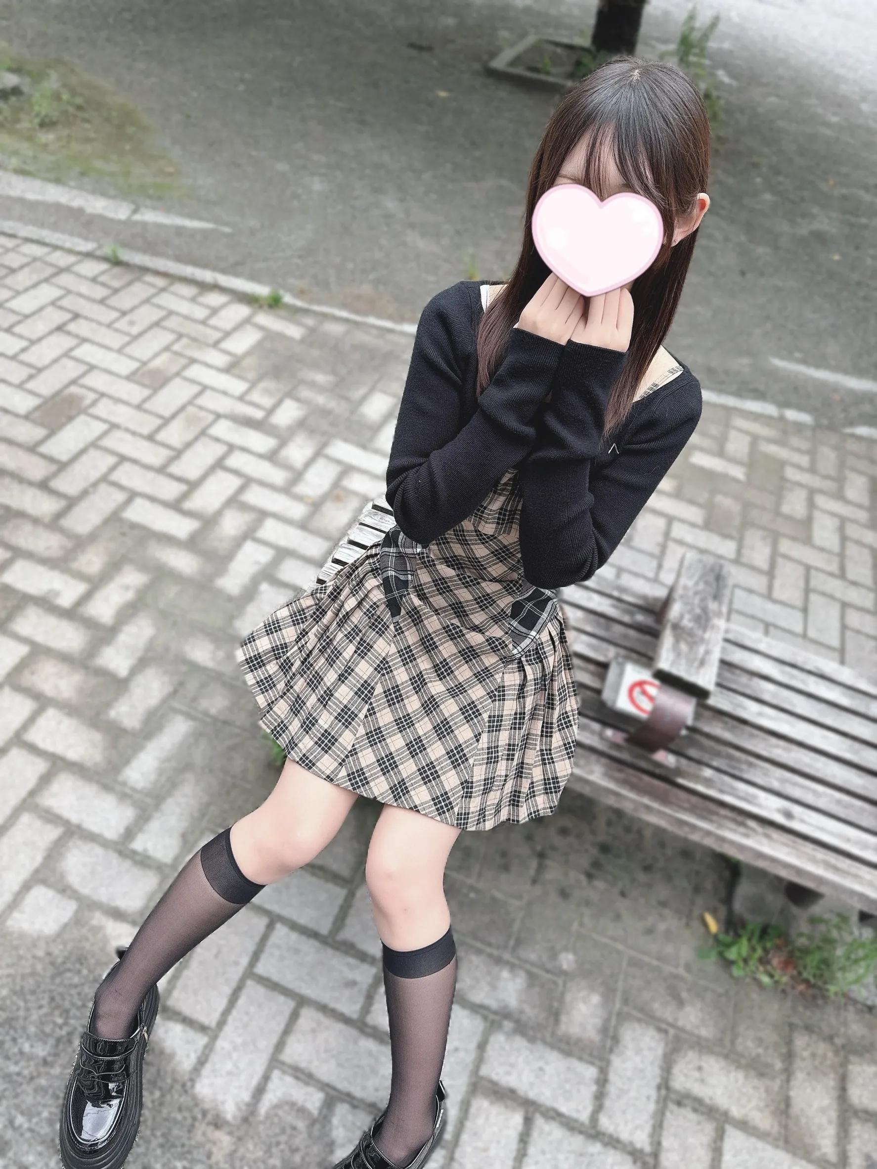 めい『激ウブロリカワセクシー美少女』