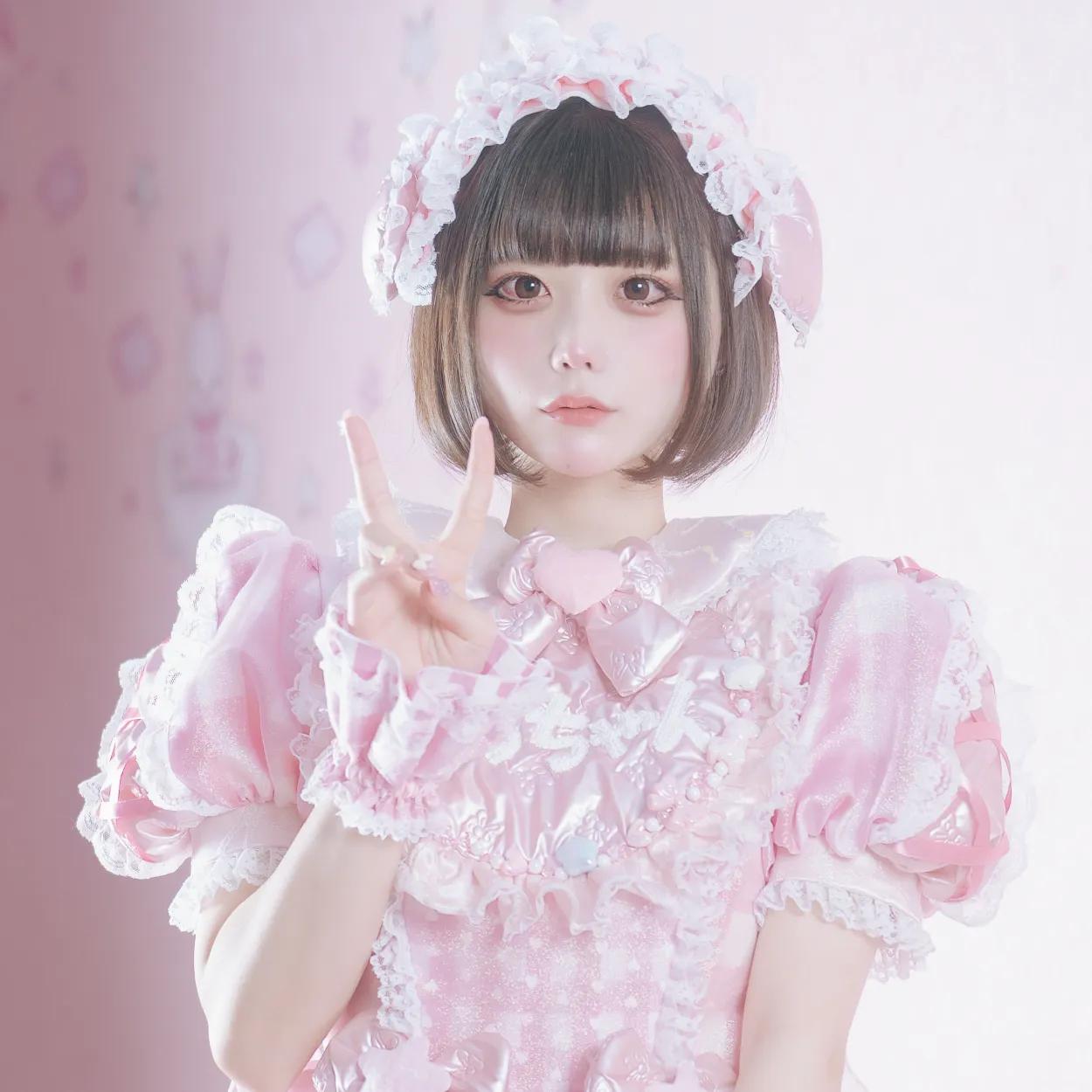 小山ひな