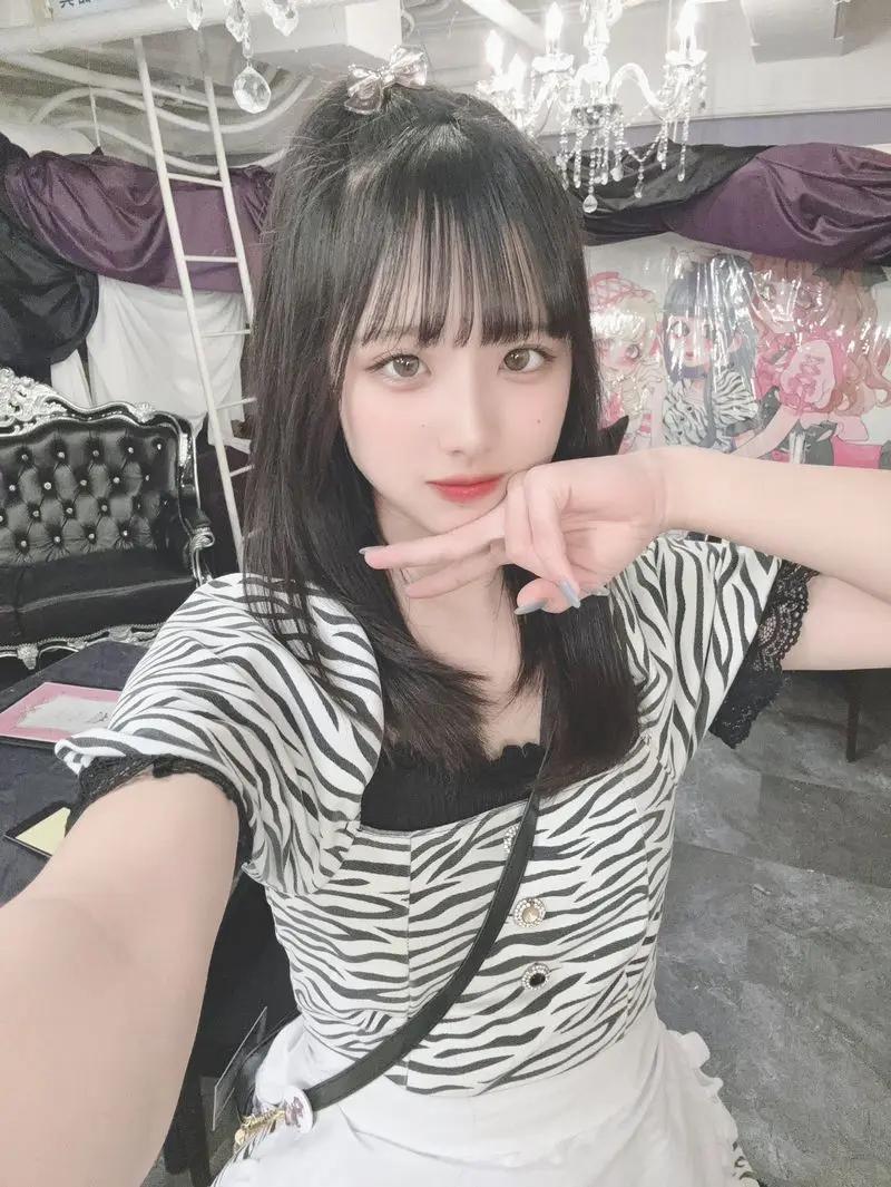 にに